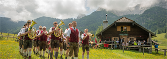 Foto für Traditionelle Bergmesse auf der Eisenaueralm am Pfingstmontag